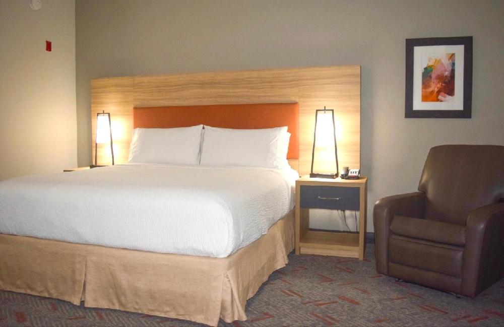 Queen Studio Suite with Two Queen Beds and Kitchen interior
